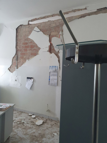 Zerstörung der Poliklinik in Petrinja.